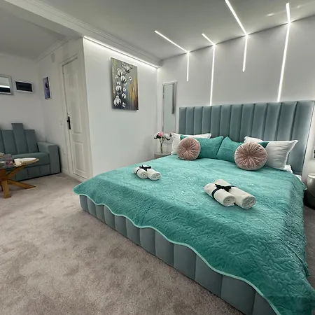 Elegant Escape Apartment Craiova