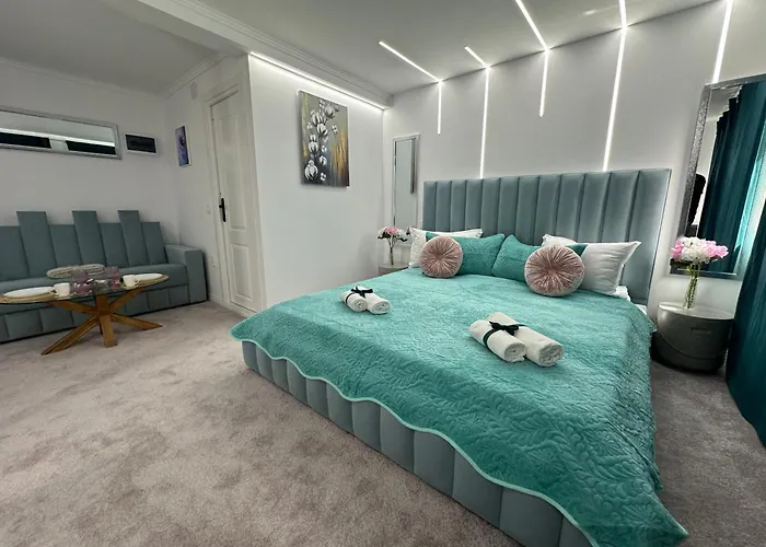 Elegant Escape Апартаменты Крайова
